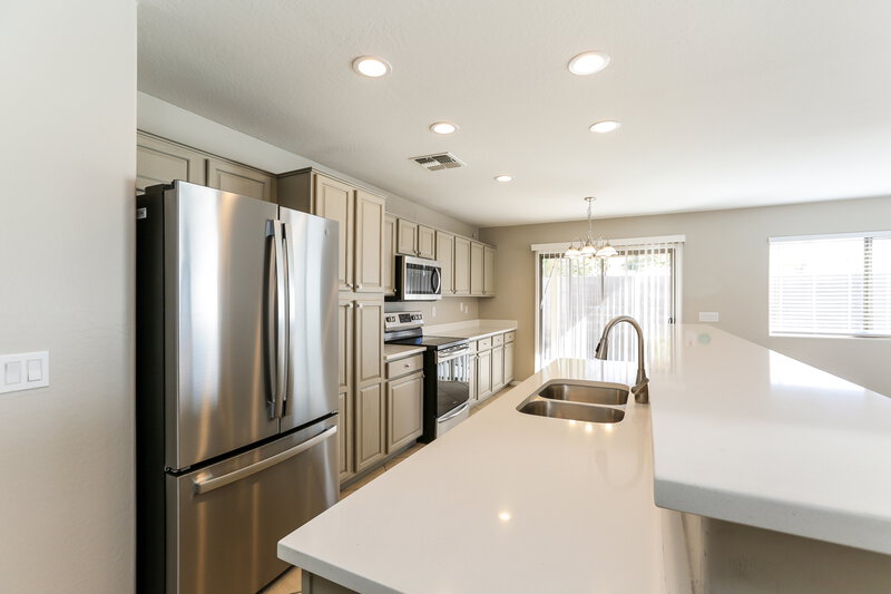 2,065/Mo, 3731 W Darrow St Phoenix, AZ 85041 Kitchen View 2
