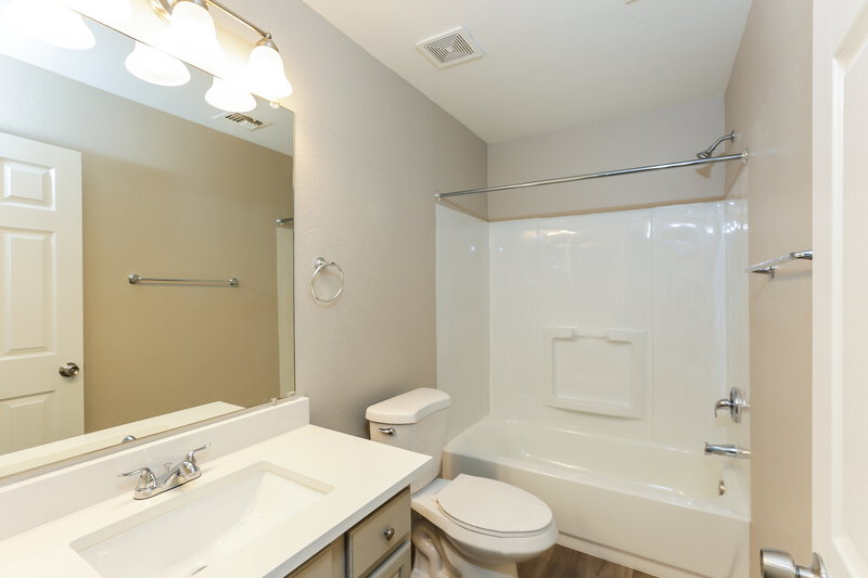 2,065/Mo, 3731 W Darrow St Phoenix, AZ 85041 Main Bathroom View