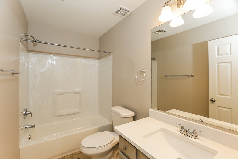 2,065/Mo, 3731 W Darrow St Phoenix, AZ 85041 Bathroom View