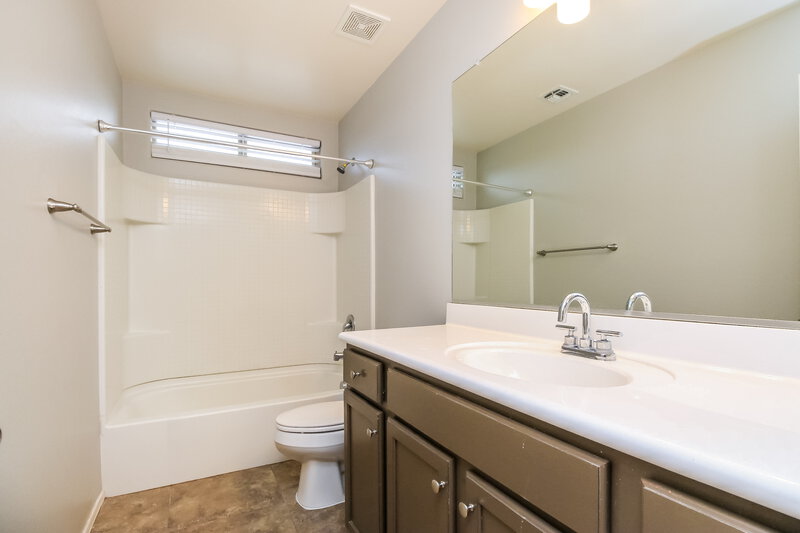 3,150/Mo, 21246 E Cherrywood Dr Queen Creek, AZ 85142 Bathroom View