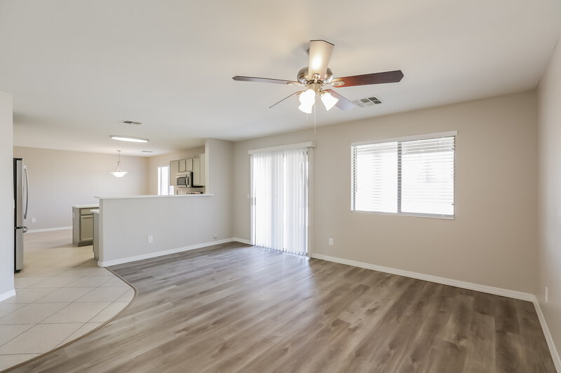 2,395/Mo, 5610 S 32nd Dr Phoenix, AZ 85041 Living Room View