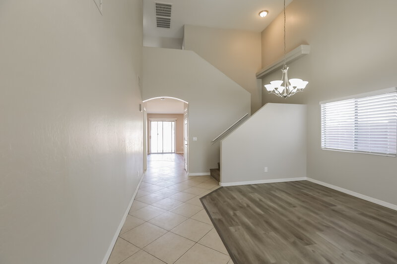 2,395/Mo, 5610 S 32nd Dr Phoenix, AZ 85041 Living Room View 2
