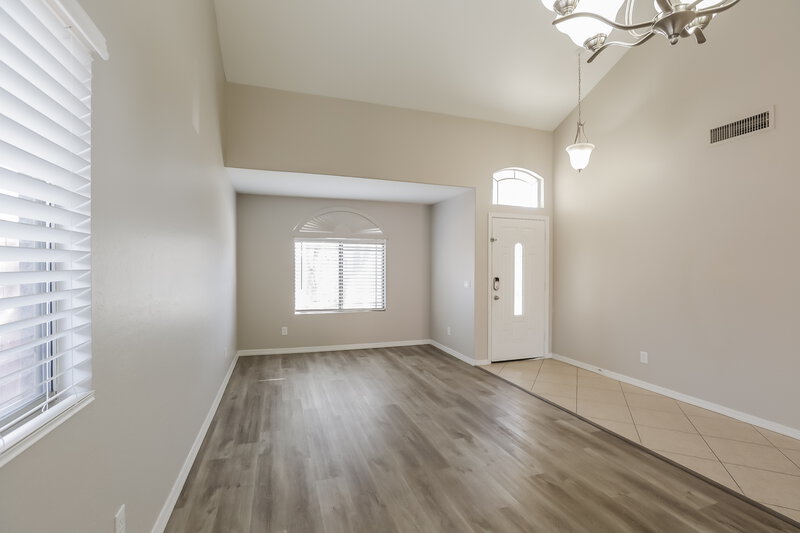 2,395/Mo, 5610 S 32nd Dr Phoenix, AZ 85041 Living Room View 3