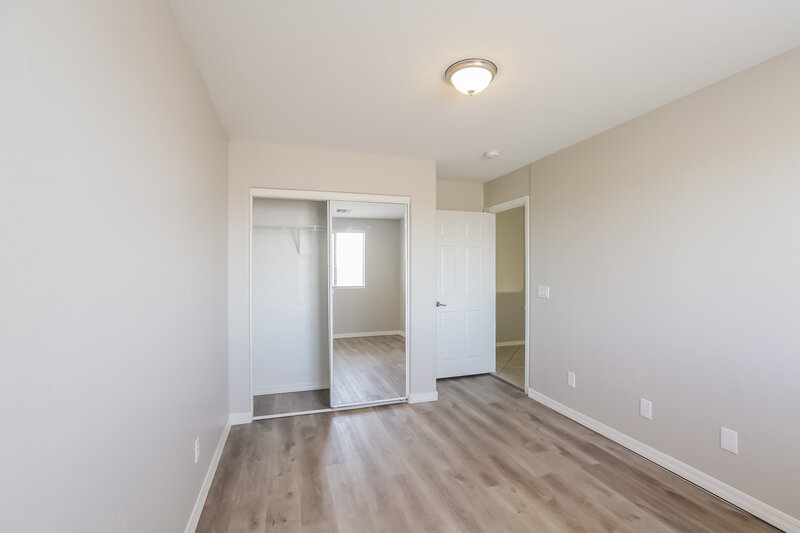 2,395/Mo, 5610 S 32nd Dr Phoenix, AZ 85041 Bedroom View