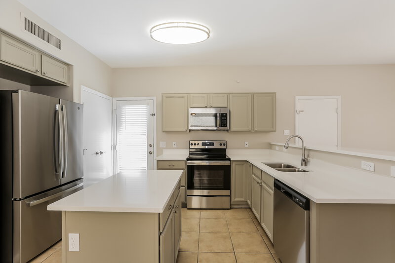 3,140/Mo, 4009 W Minton St Phoenix, AZ 85041 Kitchen View