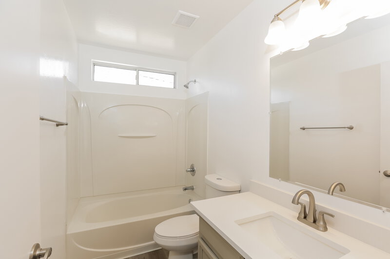 3,140/Mo, 4009 W Minton St Phoenix, AZ 85041 Bathroom View