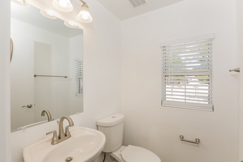 3,140/Mo, 4009 W Minton St Phoenix, AZ 85041 Bathroom View 2