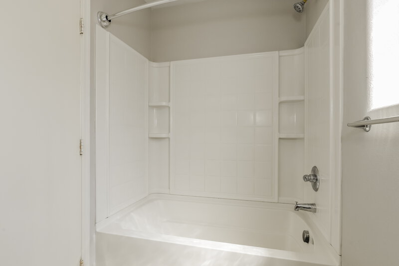 1,900/Mo, 6438 W Constance Way Laveen, AZ 85339 Main Bathroom View 2