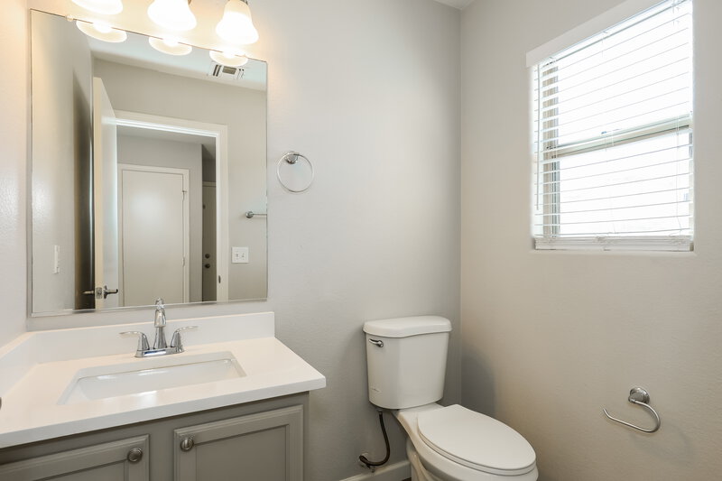 1,900/Mo, 6438 W Constance Way Laveen, AZ 85339 Bathroom View 2