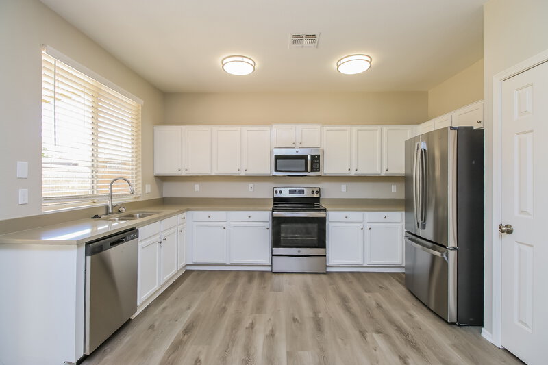 2,940/Mo, 2833 S Mesita Mesa, AZ 85212 Kitchen View