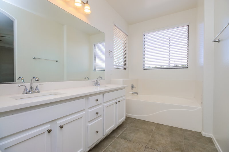 2,595/Mo, 3178 S Southwind Dr Gilbert, AZ 85295 Main Bathroom View