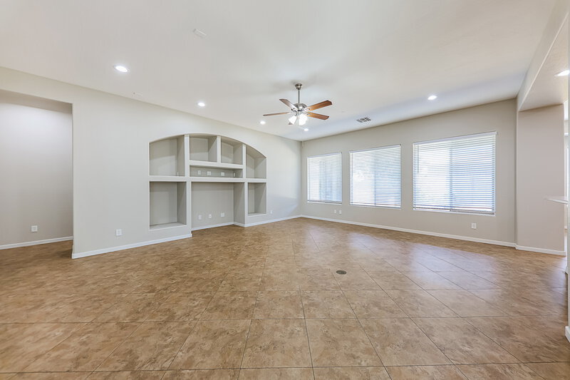 3,820/Mo, 1812 E South Mountain Ave Phoenix, AZ 85042 Living Room View