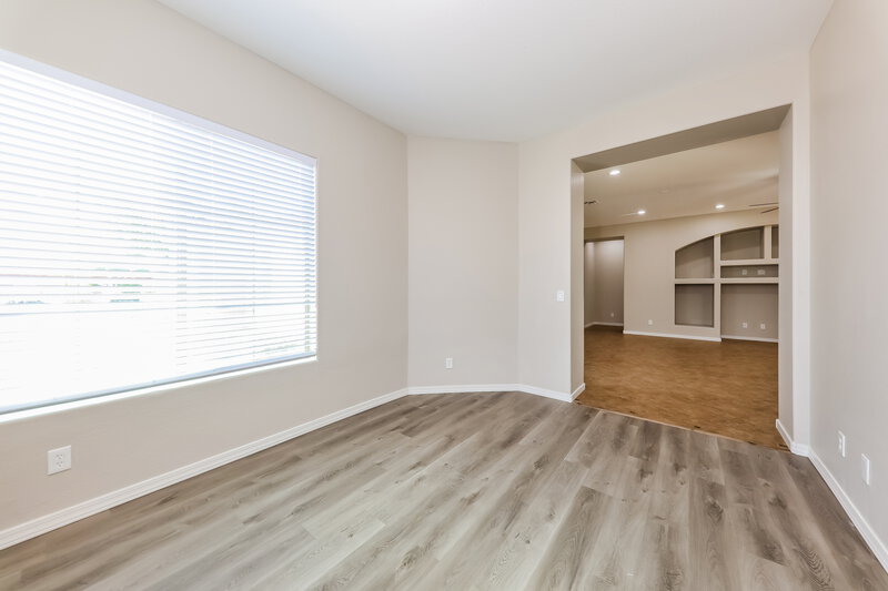 3,820/Mo, 1812 E South Mountain Ave Phoenix, AZ 85042 Family Room View 2