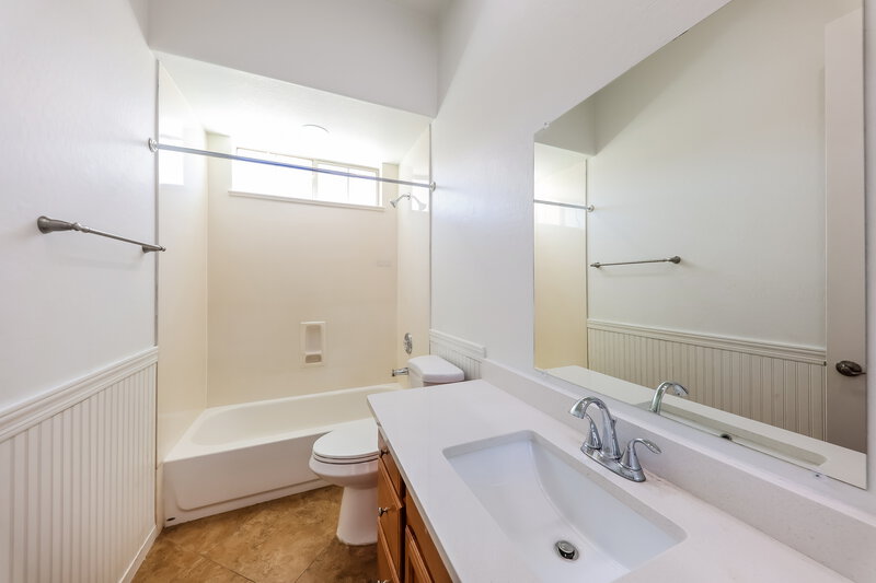 3,820/Mo, 1812 E South Mountain Ave Phoenix, AZ 85042 Bathroom View