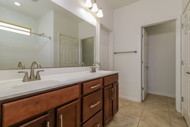 2,240/Mo, 1903 S 169th Ave Goodyear, AZ 85338 Main Bathroom View