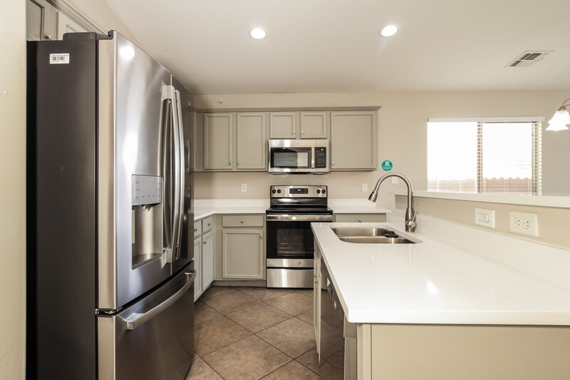 3,140/Mo, 1639 W Hidalgo Ave Phoenix, AZ 85041 Kitchen View