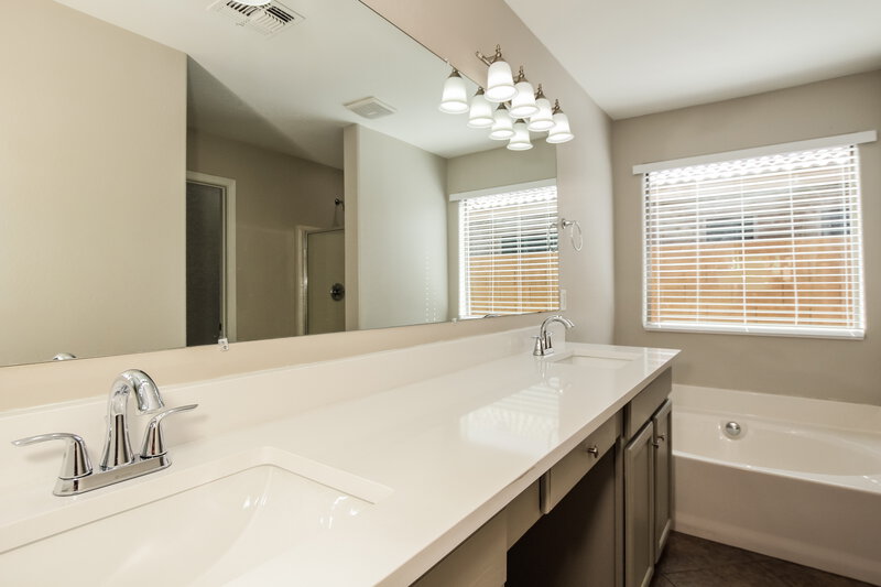 3,140/Mo, 1639 W Hidalgo Ave Phoenix, AZ 85041 Main Bathroom View