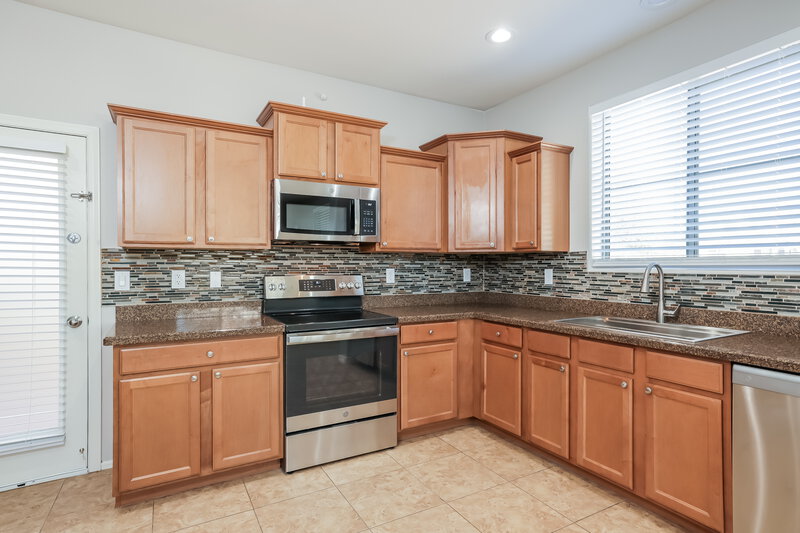 2,250/Mo, 17716 N 114th Ln Surprise, AZ 85378 Kitchen View 2