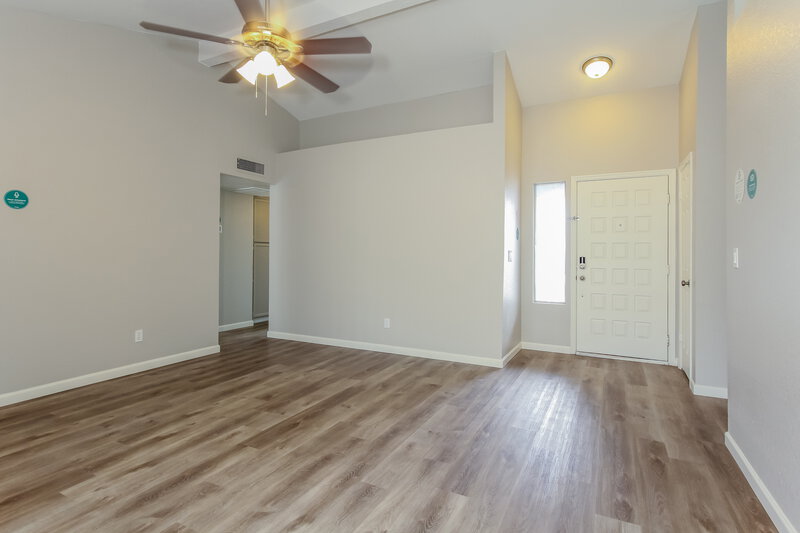 2,160/Mo, 5526 W Garden Dr Glendale, AZ 85304 Living Room View