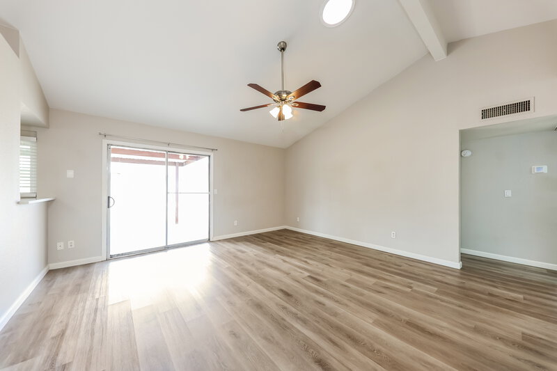 2,225/Mo, 5526 W Garden Dr Glendale, AZ 85304 Living Room View