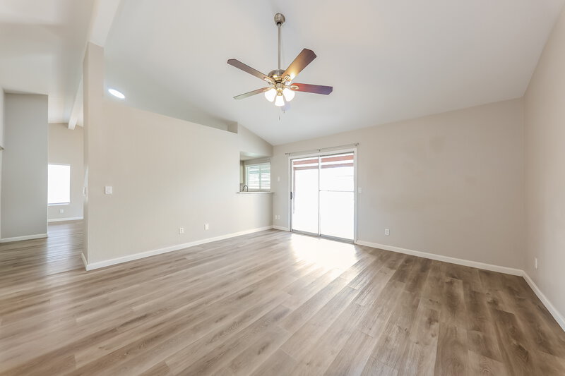 2,225/Mo, 5526 W Garden Dr Glendale, AZ 85304 Living Room View 2