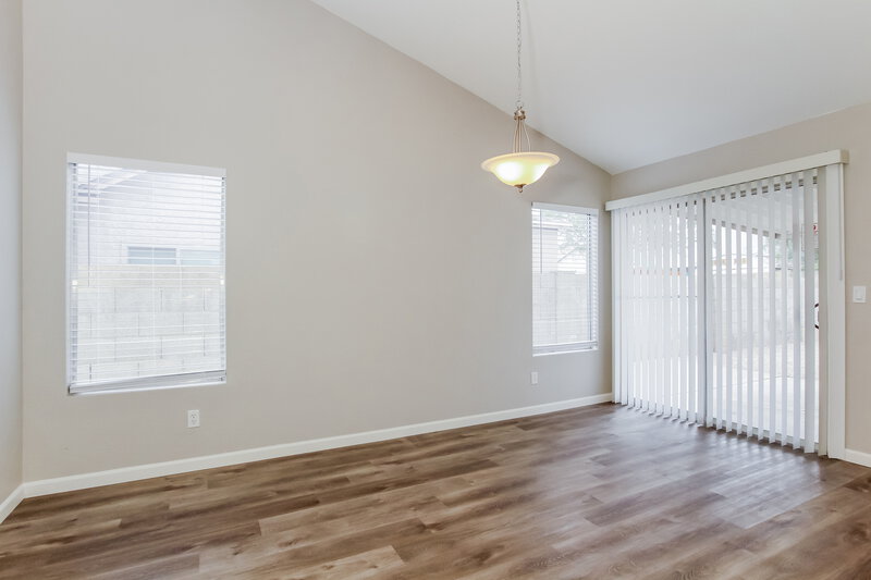 2,160/Mo, 5526 W Garden Dr Glendale, AZ 85304 Dining Room View