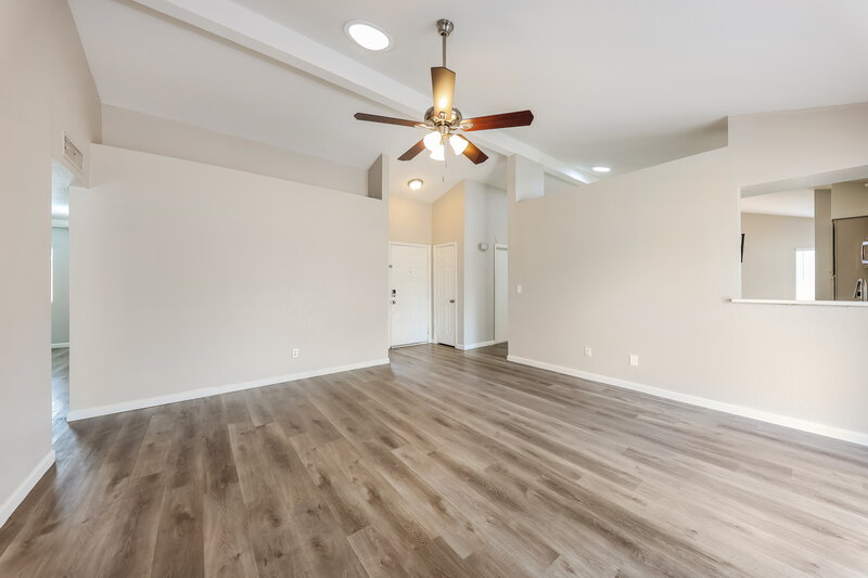 2,225/Mo, 5526 W Garden Dr Glendale, AZ 85304 Living Room View 3