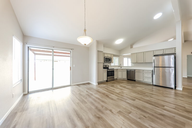 2,225/Mo, 5526 W Garden Dr Glendale, AZ 85304 Dining Room View