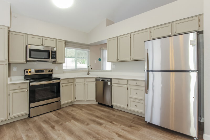 2,160/Mo, 5526 W Garden Dr Glendale, AZ 85304 Kitchen View