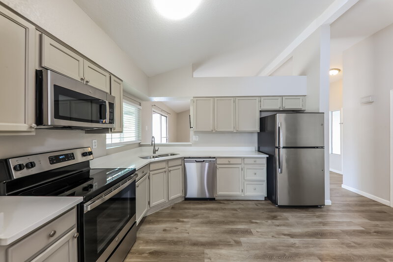 2,225/Mo, 5526 W Garden Dr Glendale, AZ 85304 Kitchen View
