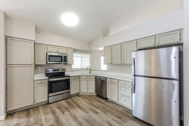 2,225/Mo, 5526 W Garden Dr Glendale, AZ 85304 Kitchen View 2