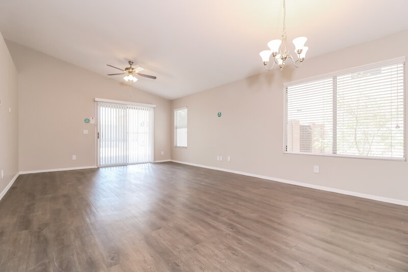 2,110/Mo, 10925 W Vista Ave Glendale, AZ 85307 Dining Room View