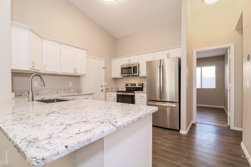 2,110/Mo, 10925 W Vista Ave Glendale, AZ 85307 Kitchen View