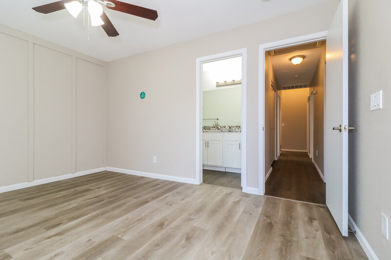 2,110/Mo, 10925 W Vista Ave Glendale, AZ 85307 Main Bedroom View