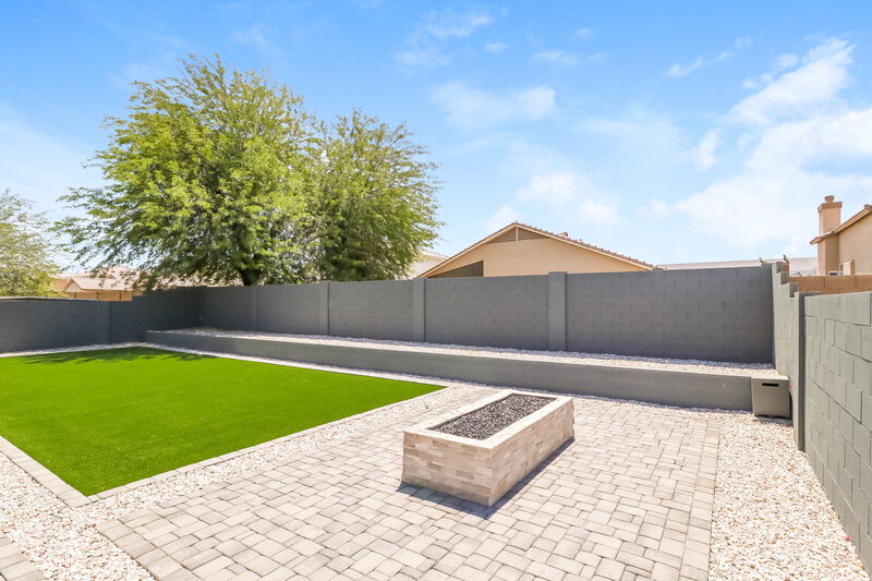 2,110/Mo, 10925 W Vista Ave Glendale, AZ 85307 Exterior View