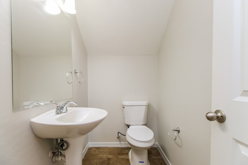 2,330/Mo, 1692 S Desert View Pl Apache Junction, AZ 85120 Bathroom View