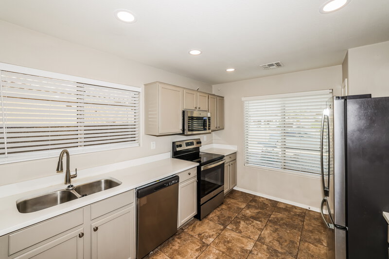 1,965/Mo, 7353 W Elwood St Phoenix, AZ 85043 Kitchen View