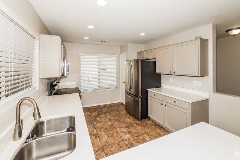 1,965/Mo, 7353 W Elwood St Phoenix, AZ 85043 Kitchen View 2
