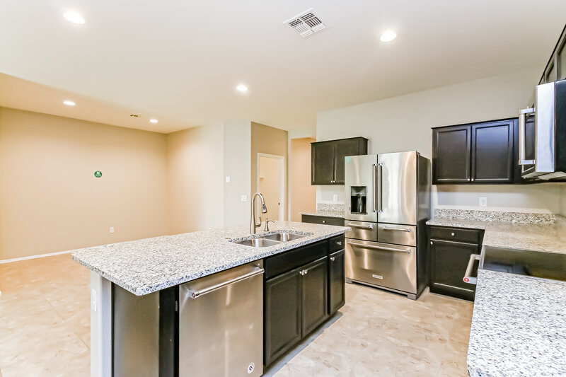 2,055/Mo, 4832 E Rhodium Dr San Tan Valley, AZ 85143 Kitchen View