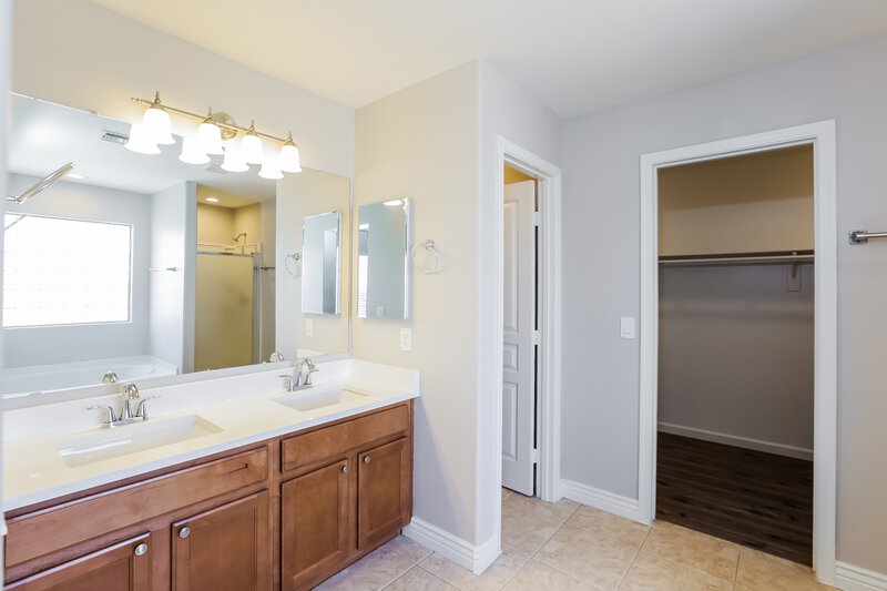 2,590/Mo, 7008 W Alta Vista Rd Laveen, AZ 85339 Main Bathroom View