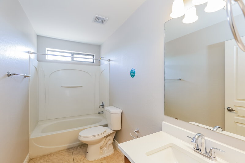 2,590/Mo, 7008 W Alta Vista Rd Laveen, AZ 85339 Bathroom View 2