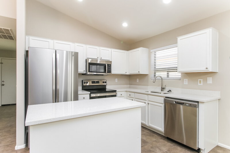 1,775/Mo, 4094 E Azurite Rd San Tan Valley, AZ 85143 Kitchen View 2