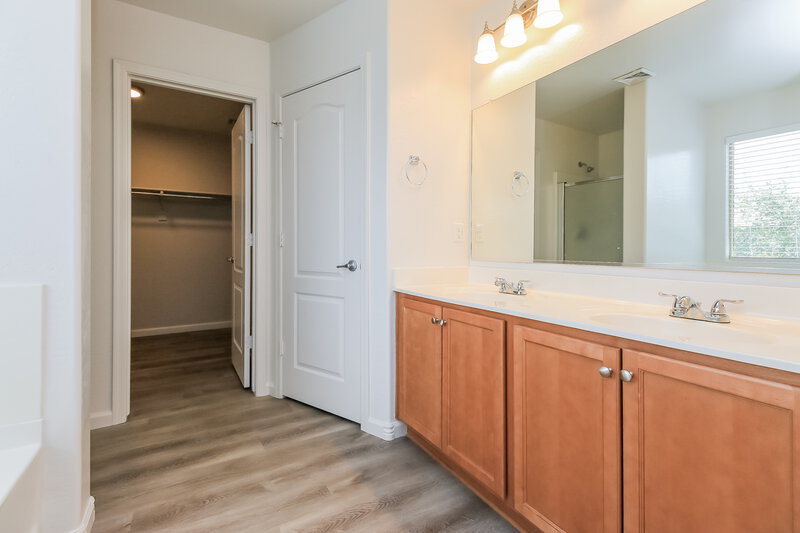 2,425/Mo, 899 S Pheasant Dr Gilbert, AZ 85296 Main Bathroom View