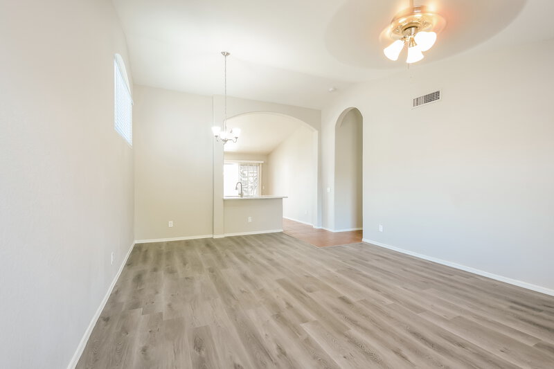 2,175/Mo, 3725 W Cat Balue Dr Glendale, AZ 85308 Living Room View