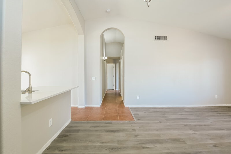 2,175/Mo, 3725 W Cat Balue Dr Glendale, AZ 85308 Dining Room View