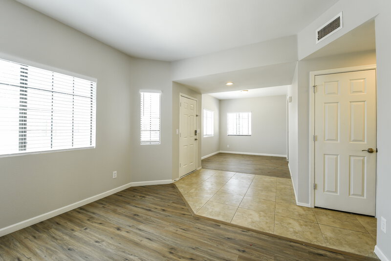 2,385/Mo, 2028 W Columbine Dr Phoenix, AZ 85029 Misc View