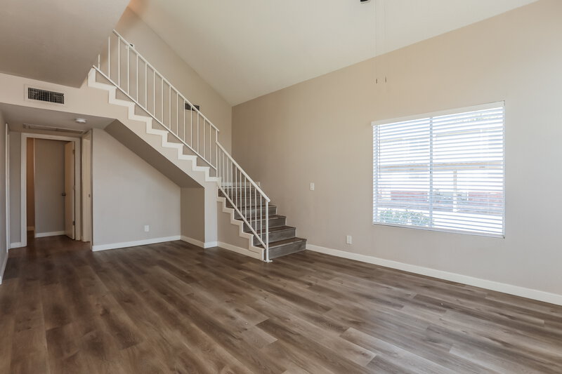 2,100/Mo, 235 N 22nd Pl Unit 556 Mesa, AZ 85213 Living Room View