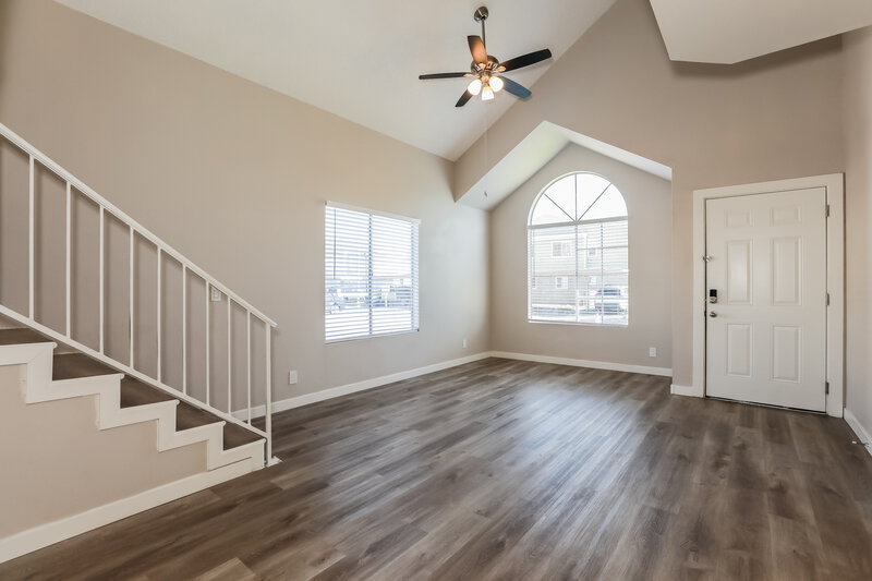 2,100/Mo, 235 N 22nd Pl Unit 556 Mesa, AZ 85213 Living Room View 2