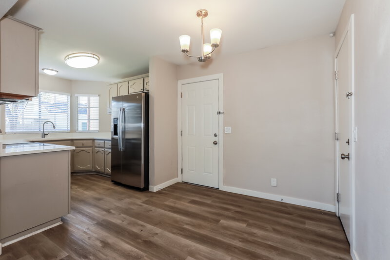 2,100/Mo, 235 N 22nd Pl Unit 556 Mesa, AZ 85213 Dining Room View