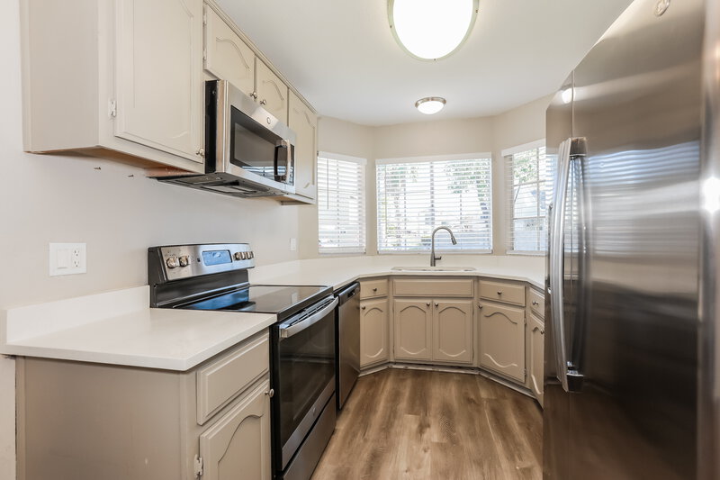 2,100/Mo, 235 N 22nd Pl Unit 556 Mesa, AZ 85213 Kitchen View